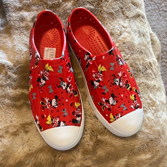 Native x Disney Minnie Mouse special edition shoes size 8